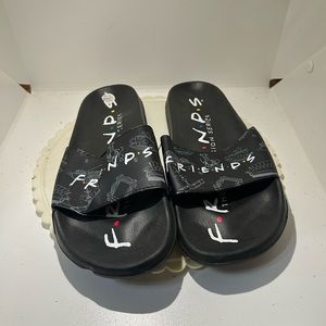 FRIENDS branded slides nwt size large
